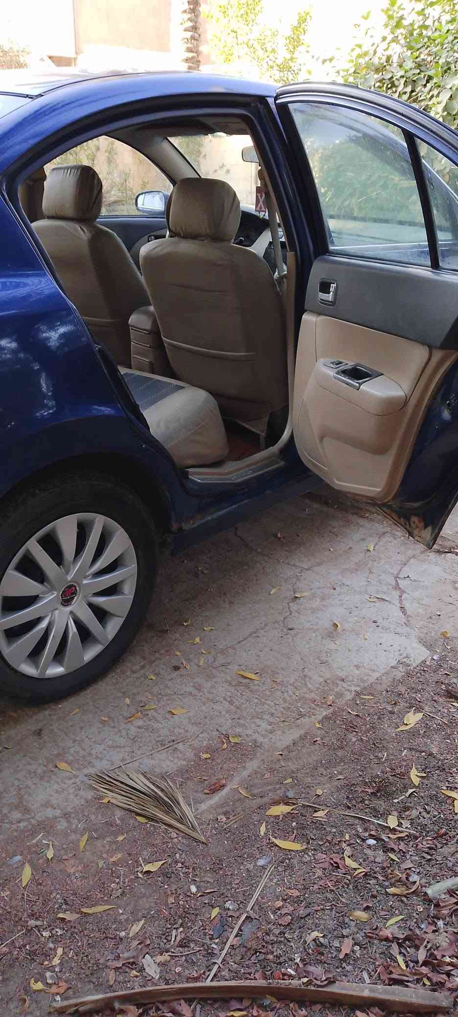 موديل 13 كير عادي مكفولة من ضربة بيها دحچات بسيطة وخياس بيبان  محرك 1500 بلادي شاشه حساسات خلفيه لايت زنون عايزة حدادية بيع او مراوس بكوري مع الفرق سعرها   26/  ***********
