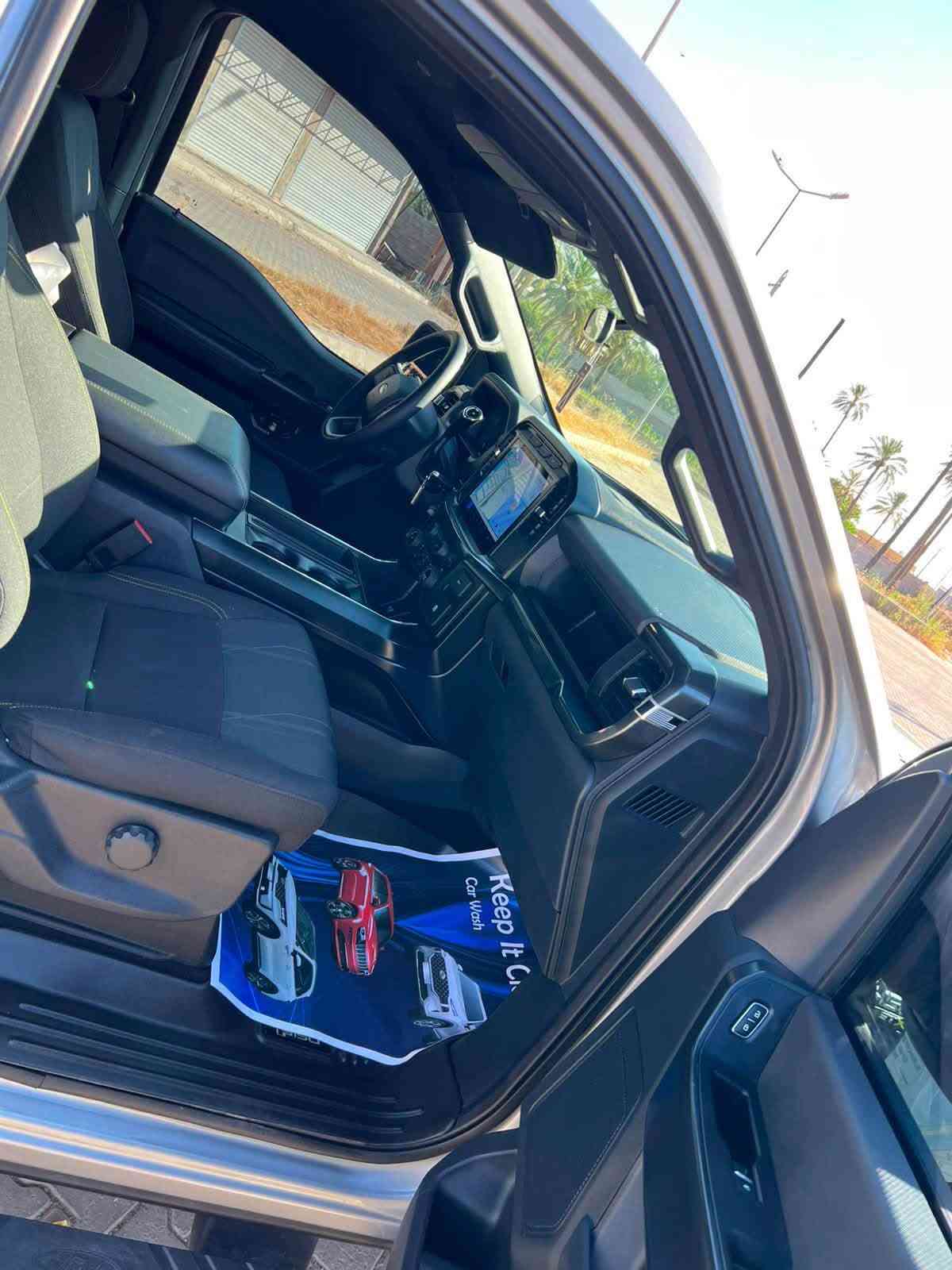 السلام عليكم
فورد f150 موديل2024
فئة ال STX
وبسعر مناسب

كلين تايتل 

دبل اكسل 4x4

محرك 2.700 تون توربو 

گير تعليگ 10نمر

گير ومحرك بشرط 

رادارت جانبية 

نقط عمياء 

خروج عن المسار رادار امامي 

شاشة كبيرة 

لايت عدسة 

هاند بريك بصمه 

وبيقه المواصفات معروفه STX

رقم سنوية جديد +باج تضليل 

للاستفسار 
***********
