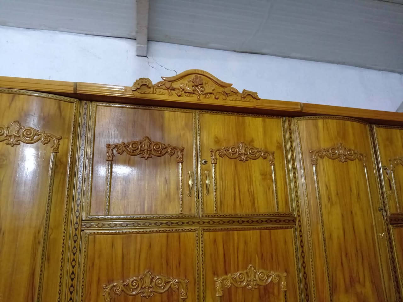 السلام عليكم غرفه نوم كامله  مكان بغداد قرب مجمع بسمايه تواصل ع هاذا رقم صاحب الغرفه ***********
