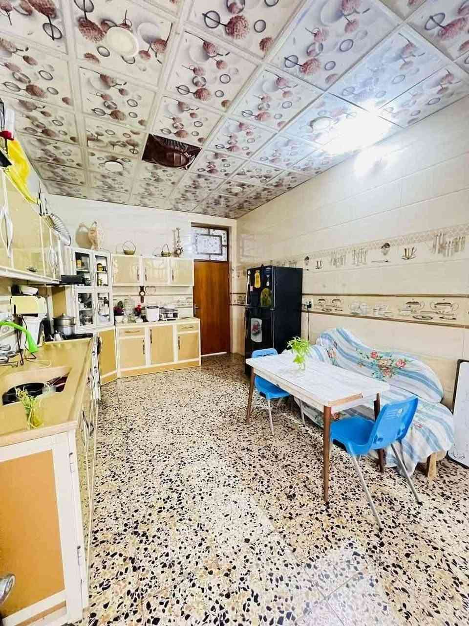 البيت  يحتوي على غرفة نوم وصاله ومطبخ وكلدور وصحيات داخلية وخارجية مساحة البيت (٢٤٠)متر

العنوان نادر الثانيه شارع الكبان قرب مولدة العيفار 
يبعد عن الشارع الرئيسي حله ديوانيه كيلو فقط 

كافة الخدمات موجود ماء كهرباء تبليط مولدة ذهبي خط انترنت ضوئي 

للاستفسار الاتصال على الرقم ***********
