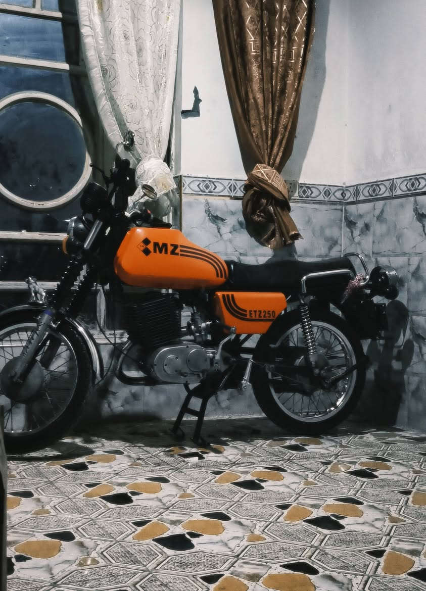 اسلام عليكم MZ للبيع موديل 1982 
دراجه سايس 4 لحيم جوه الكشن كهربائيات كلها شغاله دراجه حلوه وناعمه محرك وكير نصبتها حلوه مكاني ميسان ***********سعر 1250 وبيها مجال
