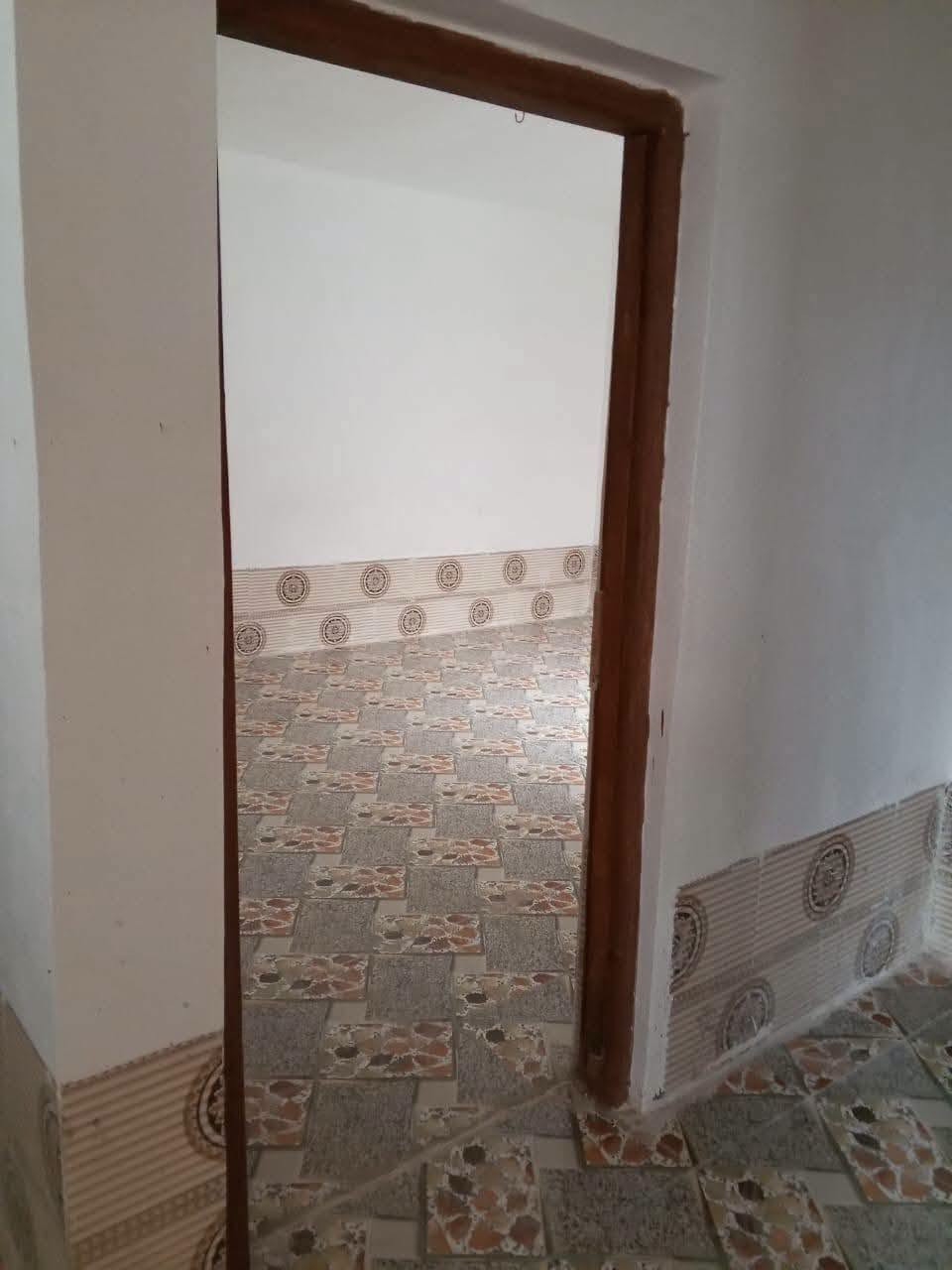 بيت ١٥٠ متر حي الشهداء على طريق ابو جاسم ركن بيت بناء جديد كامل من كلشي غرفه نوم ٢ صاله ستقبال مطبخ صحيات داخل وخارج 
السعر 35 مليون وبي مجال 
 عنوان مكتب  السعدي للعقار بابل المسيب على طريق ابو جاسم قرب حي النوار مقابيل فرن صمون  واتساب ***********
