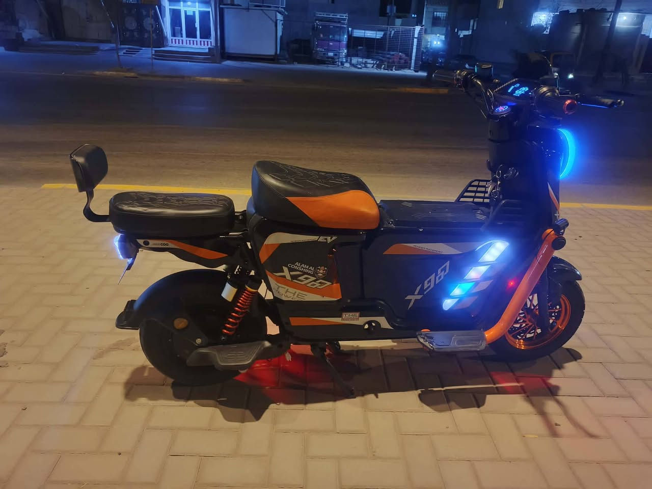 اكس 900 مديل 2026 حديث
5 بطاريات حجم كبير 
دراجه كامله مكفوله كفاله  عامه 
كهربايات كلهه شغاله  لايت عالي وناصي دبل اشاره اشاره يمنه ويسره وهورن 
غراضها كامله شاحنه ومرايات وكفات 
سويجين وبصمه ريموت وبصمه اصبع شغاله 
شرط تجي وشوف بعينك 
السعر 450 عنوان بصره حيانيه شارع 
موسى الكاظم قرب التانكي 
واتساب ***********
