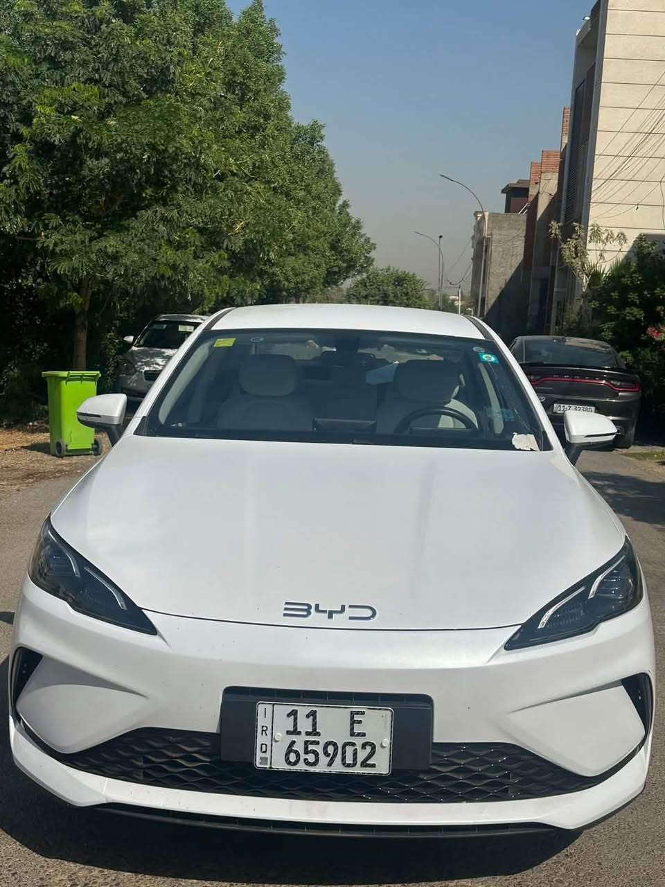 السلام عليكم BYD 2025 ماشيه 7800كمً كلي محرك 4000 ماشي  جديده ما عدا رصعه بالبنيت ضربه ايد السعر 21500 ه *********** مكاني بغداد
