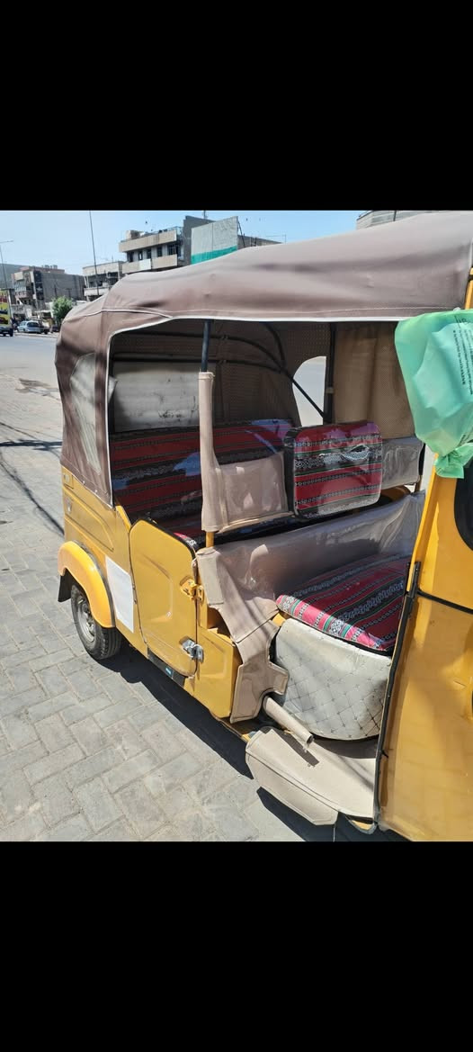 تكتك 21 لونين بيها خياسات بسيطة بل كاعية ب7750 وبيها مجال للأستفسار ***********
