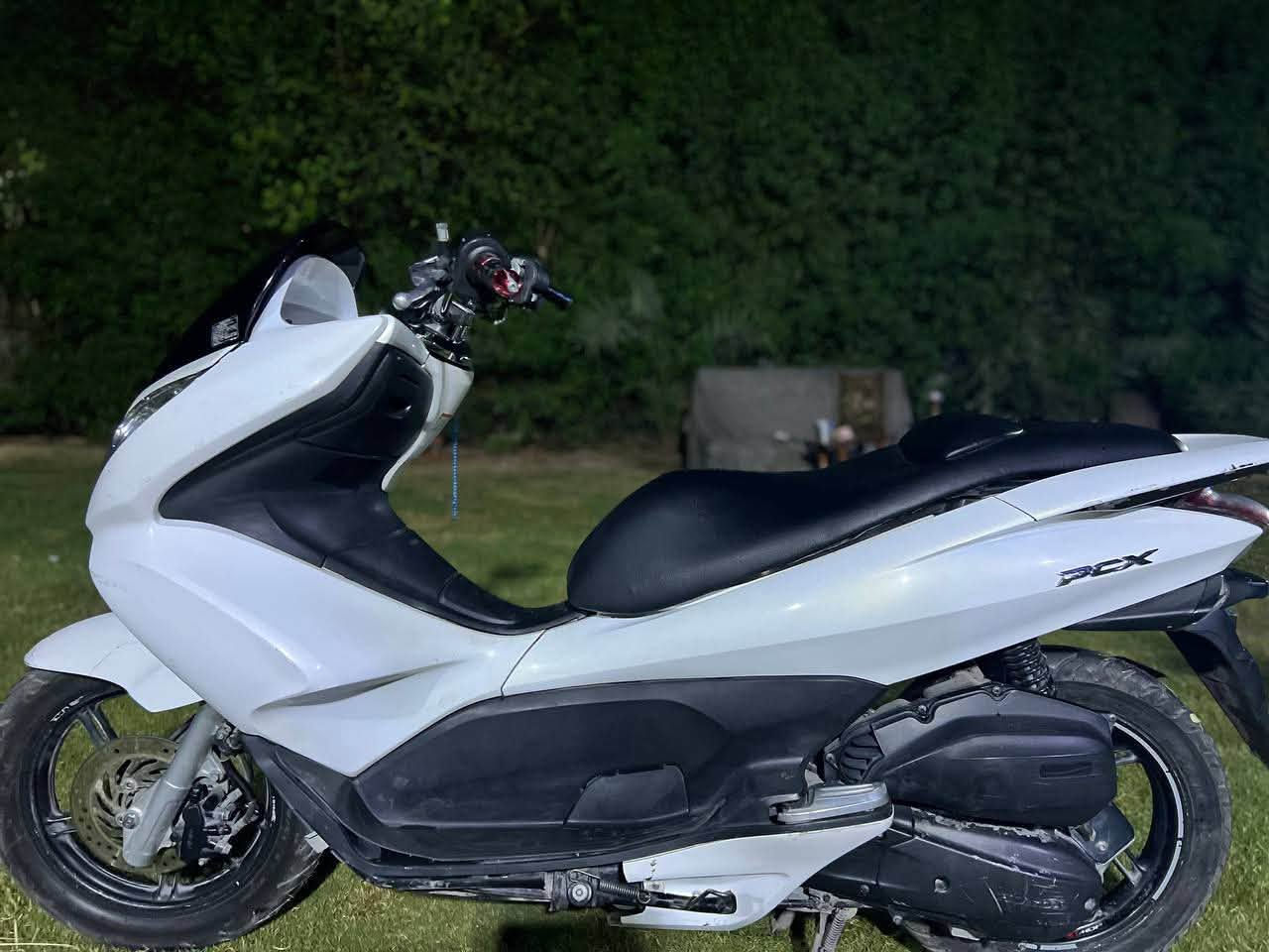 السلام عليكم
ة (PSX)...(جيل الاول)  
🛵للبيع  
دراجة شلعه معدل كهربائيات كلهه شغاله 
دراجة جديده  نضيفه بيها نقص بسيط

السعر:1450 مليون واربعميه وخمسين وبيها مجال
العنوان: مدينه الصدر
رقم الهاتف:***********
