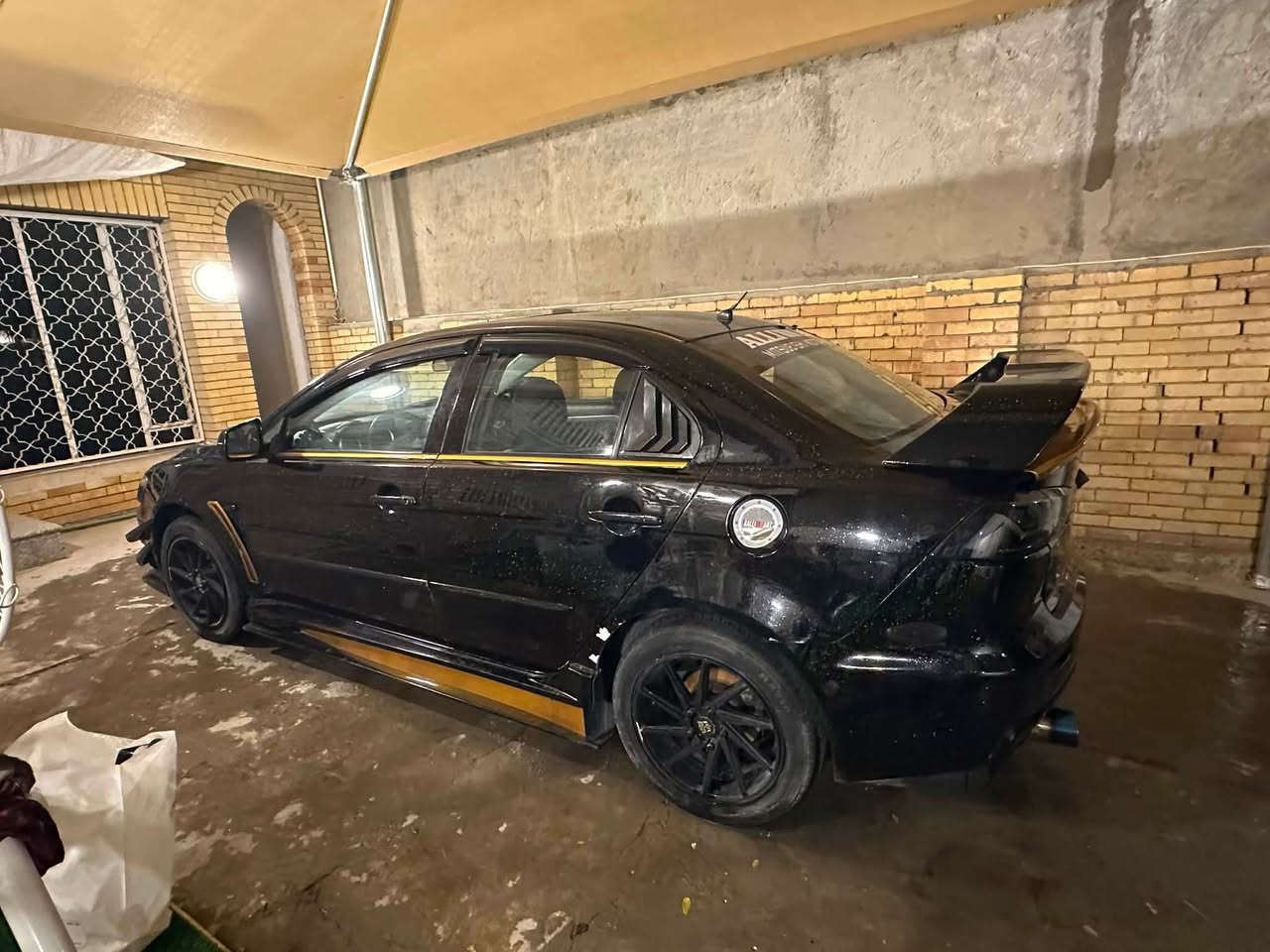السلام عليكم
لانسر قرش خليجي GT فول. 2009 
بصمه تشغيل + ابواب + جنطه 
فول تحكم ستيرن
شفتات ستيرن
دمام خافي بلادي
محرك 2000
سلايد روف
شاشه اندرويد

غراض التحديث
دعاميه اماميه GTR
دعاميه خلفيه. EVO
EvO بنيد
GTR .دوسات
  لايت خلفي دازين الجديد ملون
فسفورات خلفيه led
سبايدر ايفو
سبايدر شفه
سكوبات مثلت كاربون

لونها اسـود غير محدد بيها شذرة متغير
مصبوغة عام
بيها خيط تبخير
السعر 85 وبيها مجال

مكان السيارة بغداد
***********
