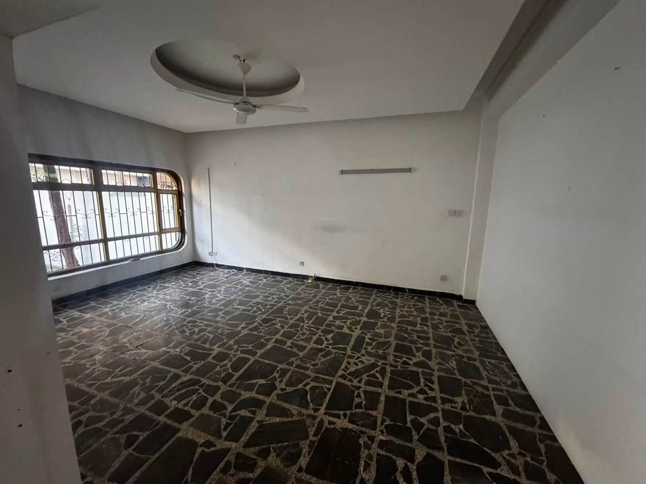 ✨ دار لـلإيـجـار فـي عرصات الهندية ✨

العنوان : 📍عرصات الهندية قرب احلى جو 

♦️المساحة  : 300 متر        

( للشركات - المكاتب العلميه - المكاتب التجاريه ) 

🏠يحتوي الدار  على :
 
5 غرف نوم و مطبخ  وصالة و مجموعه صحيات و كراج سياره و حديقة 
 
▪️باقي التفاصيل السعر عند الاتصال 

✍🏻للاستفسار الاتصال على الأرقام التالية : 

الـمـهـنـدس عــمـر الــزيــدي 

***********
***********

نـسـتـقـبـل كـافـه العروض التجاريه والسكنية في الكراده والجادريه وعرصات الهنديه

#ايجار #منازل #بيوت #شركات #تجاري #عقارات #بنايات

عنوان الشركه دار السلطان في عرصات الهنديه مجاور فندق بلوم

