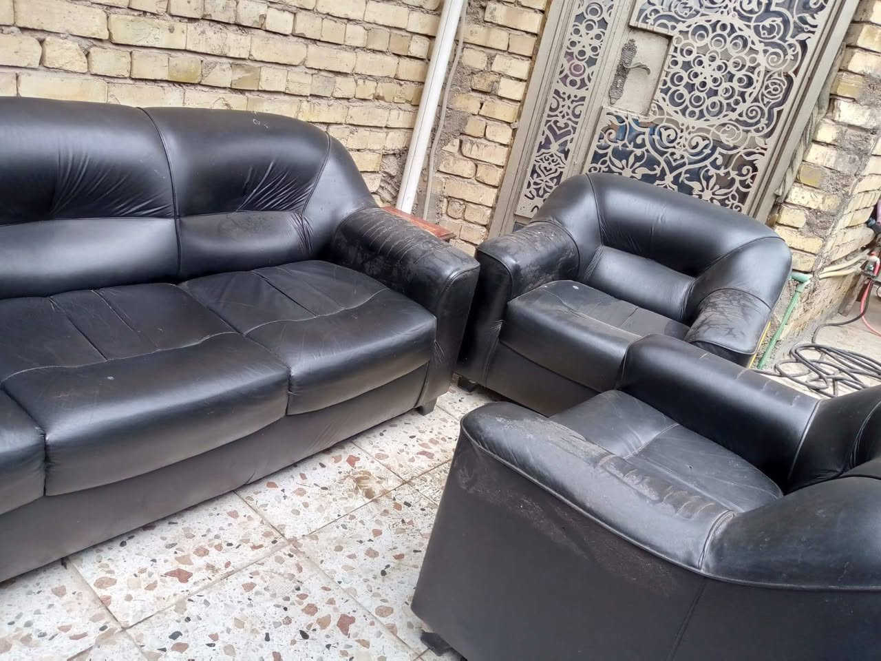 السلام عليكم تخم مگتبي 6 مقاعد نضيف مكان بغداد الدوره البعيثه *********** السعر 150

