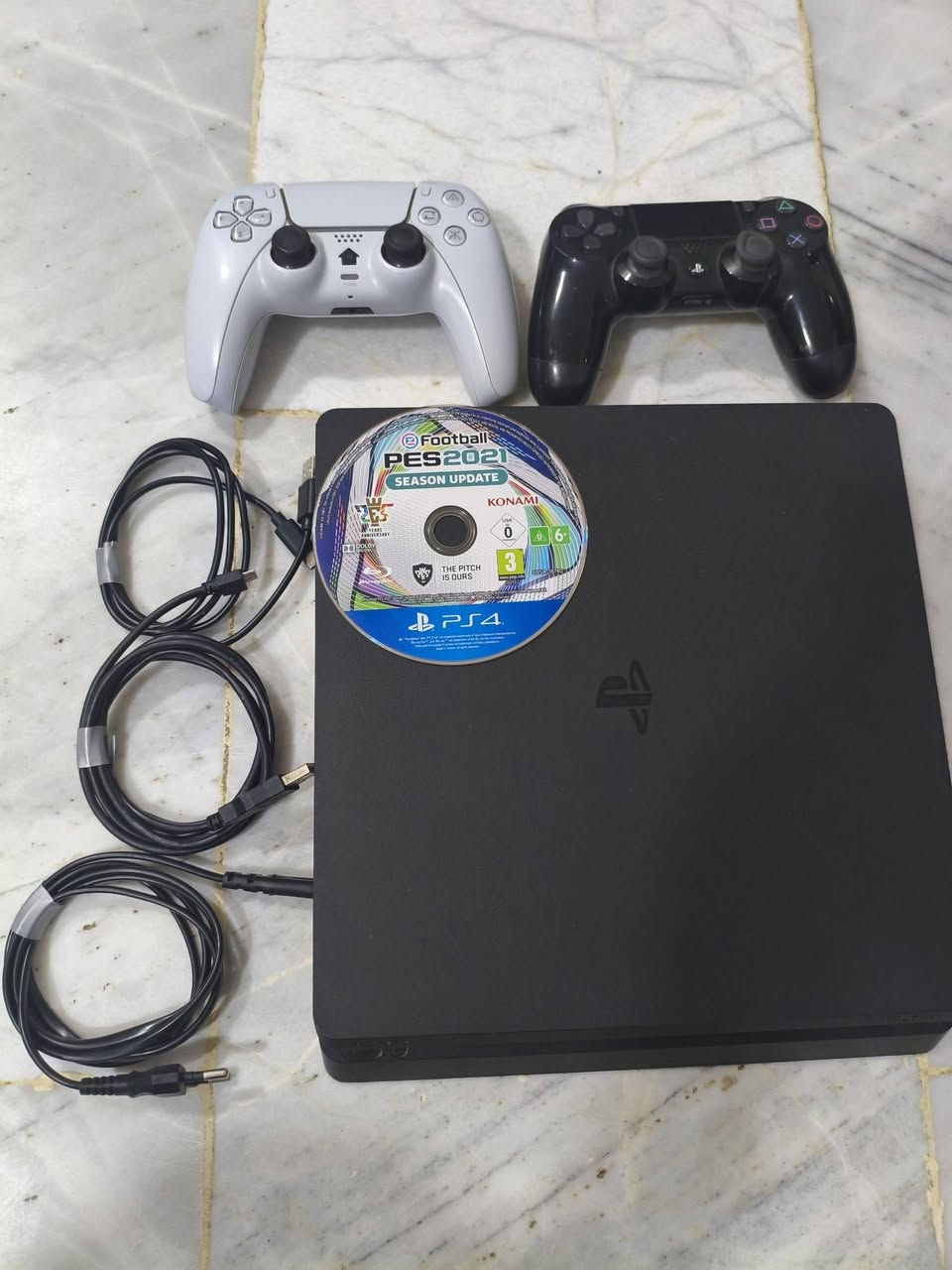 PS4للبيع
بلي 4 سلم نظيف جداً ما بي شي و الجوستاكات نظيفه 
للعلم انو الجوستك الي باللون الاسود اصلي مو تجاري 
برمجيات النظام 13.52 
مع قرص نادر جداً والله و غالي بيس 2021 
السعر 230ألف مع القرص قفل قفل اذا شراي راسلني
مكاني ذي قار الناصريه
للإستفسار الإتصال او مراسلة هذا الرقم👇

              ***********
