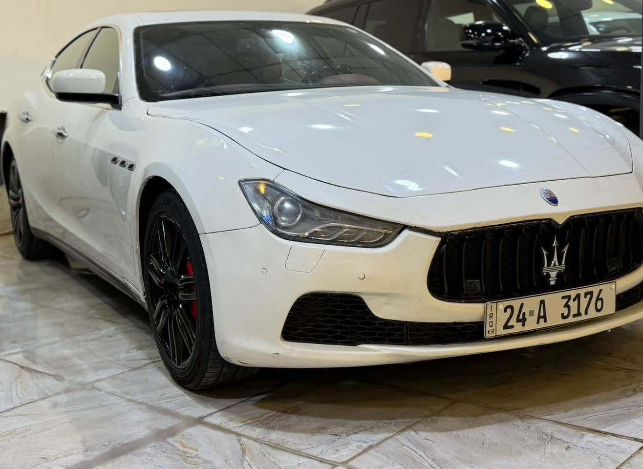 𝑴𝑨𝑺𝑬𝑹𝑨𝑻𝑰 𝑮𝑯𝑰𝑩𝑳𝑰 
خليجيه كفاله صبغ دعاميه فقط 
السعر🚦220
 دفترين و 20 ورقه 
Modil 2015
الممشى : 89 الف كيلو 
عدد الاسطوانات : 𝑽6 
حجم الماكينه : 3.0 𝑻𝑼𝑹𝑩𝑶 
الون الخارجي : ابيض
الون الداخلي : احمر 
🖤🧿🖤 المواصفات 🖤🧿🖤
رقم واحد اعلى المواصفات 
فتحه بالسقف كهربائيه 
مقاعد جلد كهربائيه 
مقاعد مدفيه ومبرده 
لوكو موزراتي ع المقاعد 
ساعه موزراتي اماميه 
تخشيب بلاك داخلي 
كروم خارجي كامل 
قطع كروم بعلامه موزراتي 
مقود متعدد الاستخدامات 
مثبت سرعه 
تحكم كامل 
تشغيل بصمه 
فتح وغلق بصمه 
تشغيل عن بعد 
هند بريك كهربائي 
قير كهربائي 
نقطه عمياء 
مانع تصادم 
فتح وغلق ابواب من الامام 
فتح وغلق ابواب من الخلف
نضام بوضعيه 𝑺𝑷𝑶𝑹𝑻 
نضام بوضعيه 𝑰.𝑪.𝑬 
نضام تراكشن مانع الانزلاق
شاشه اماميه 
كميرا خلفيه 
حساسات 
تحكم ماوس 
بلوتوث 𝑩𝑳𝑼𝑬 
خرائط 𝑮𝑩𝑺 
ابل كار 𝑨𝑷𝑷𝑬𝑳 𝑪𝑨𝑹
مدخل 𝑨𝑼𝑿 
مدخل 𝑼𝑺𝑩 
مدخل 𝑺𝑫 
مدخل شارج 2
شارج لاسلكي 
ليتات داخل 𝑳𝑬𝑫 وكاله 
ليتات زينون اماميه 
اضائه على المرايت 
اضائه 𝑳𝑬𝑫 اماميه 
اضائه 𝑳𝑬𝑫 خلفيه 
رنقات مقاس 20 دخاني كروم 
الخ….
🖤🧿🖤 النضافه 🖤🧿🖤
سياره نضيفه جدا جدا جدا 
عنوان السياره بغداد سيديه 
***********. بغداد, العراق
