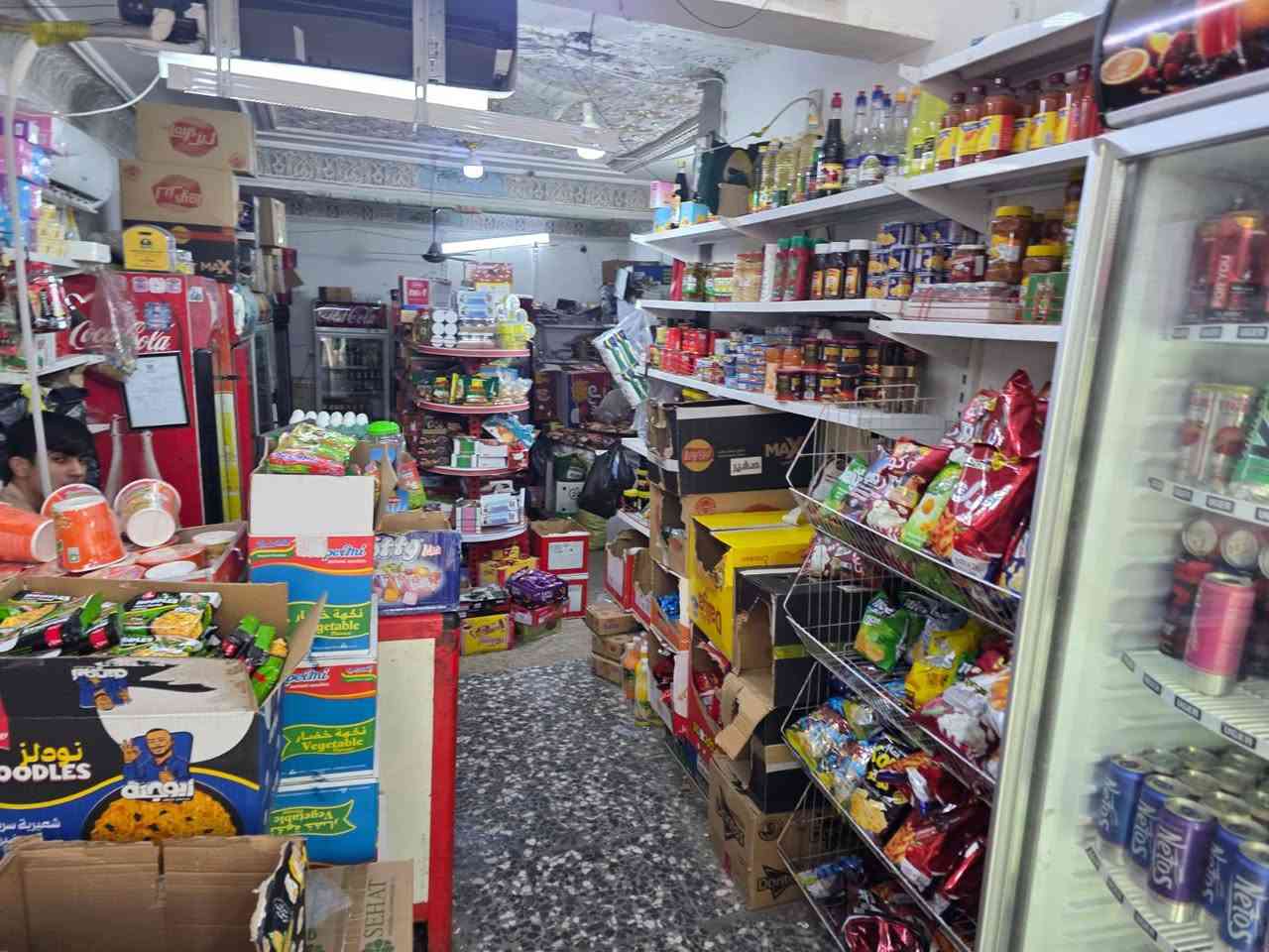 السلام عليكم اسواق للبيع  تتكون من ١٠ عارظات مع ٢ عارظات بطحه و٣ سبالت وسفينه حلويات منظومه كامرات  السواق متكامله مدون اي نقوصات المكان بصره حي الحسين شارع التاميم قرب محطه مجاري الرابعه للتصال على هاذا الرقم  *********** البصرة, العراق
