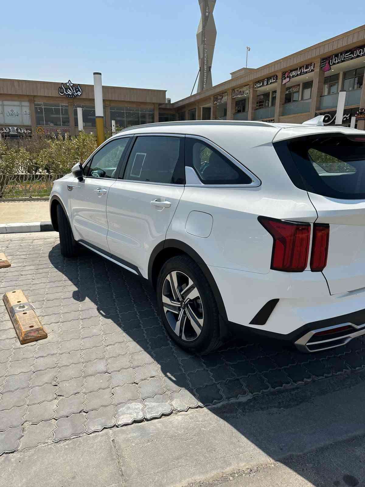 السلام عليكم سياره للبيع في البصره سورنتو السياره كفاله عامه موديل 2021 
موصفات
 جنطه كهربائية
 گير موس
كشنات كهربائية 
السعر 240 ورقه وبيه مجال 
رقم الهاتف***********
