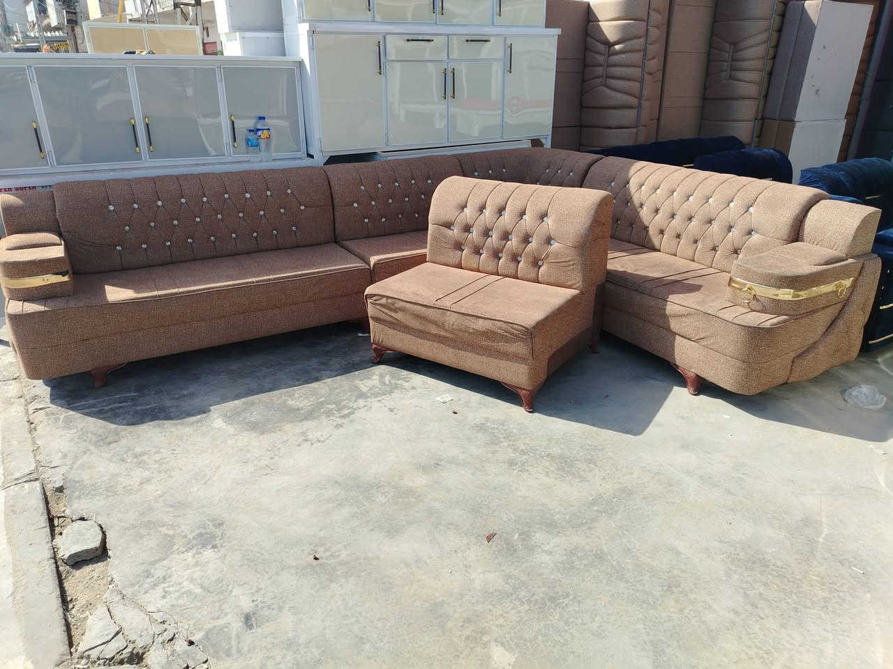 ديوان مستخدم نظيف العنوان المفرق الطرق والجسور مقابيل العزات بن تجه رايح عليه المفرق ***********
