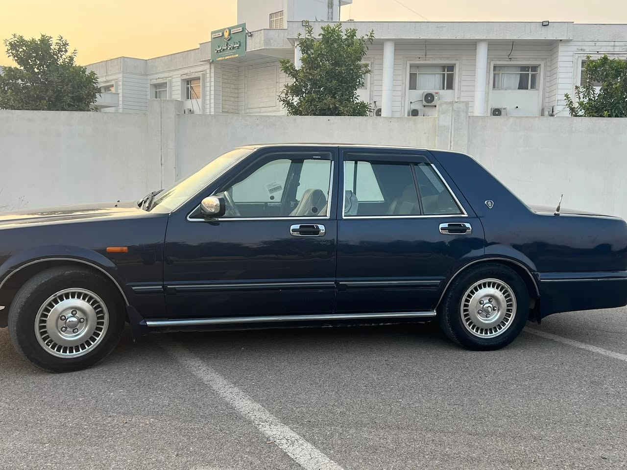 نيسان سدرك بو فروشتن 
موديل ٢٠٠٢
كيرو مه كينه ى به شه رت 
سه نه وى تا ٢٠٢٩تازه يه به ناوى خومانه وه يه 
ته حويل ئه صله 
به شه رتى حاسيبه 
٢بارجه ى بوياخه 
جاملغي دواى سايه ق و سندوقه كه يشى جه لاتينه 
هه موو كيانى به شه رت 
سعر ٤٩و معامه له 
***********
شوين كه لار
