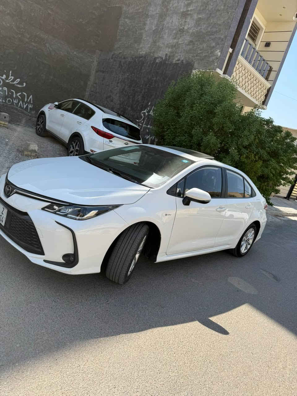 السلام عليكم
تويوتا كورلا 2025  هايبرد  شكل الخليجي مرقم بغداد الدولي الجديد  ماشيه 3 الاف كيلو فقط / بيها صبغ باب خلف السائق وتبديل باب السائق باصليه فتح زيرو وشويه بالجاملغ الامامي بدون حادث بدون دواخل 

المواصفات 

سلايد روف 

بصمه تشغيل وفتح الابواب 

داخل جلد اسود 

ويل كب 

لايت زينون / بك لايت لد 

رادار امامي 

تحديد مسار 

تبريد خلفي

السياره جديد وجاهزه ورايدها 150$ قفلها بيع فقط 

الاتصال ***********

بغداد / الوزيريه
