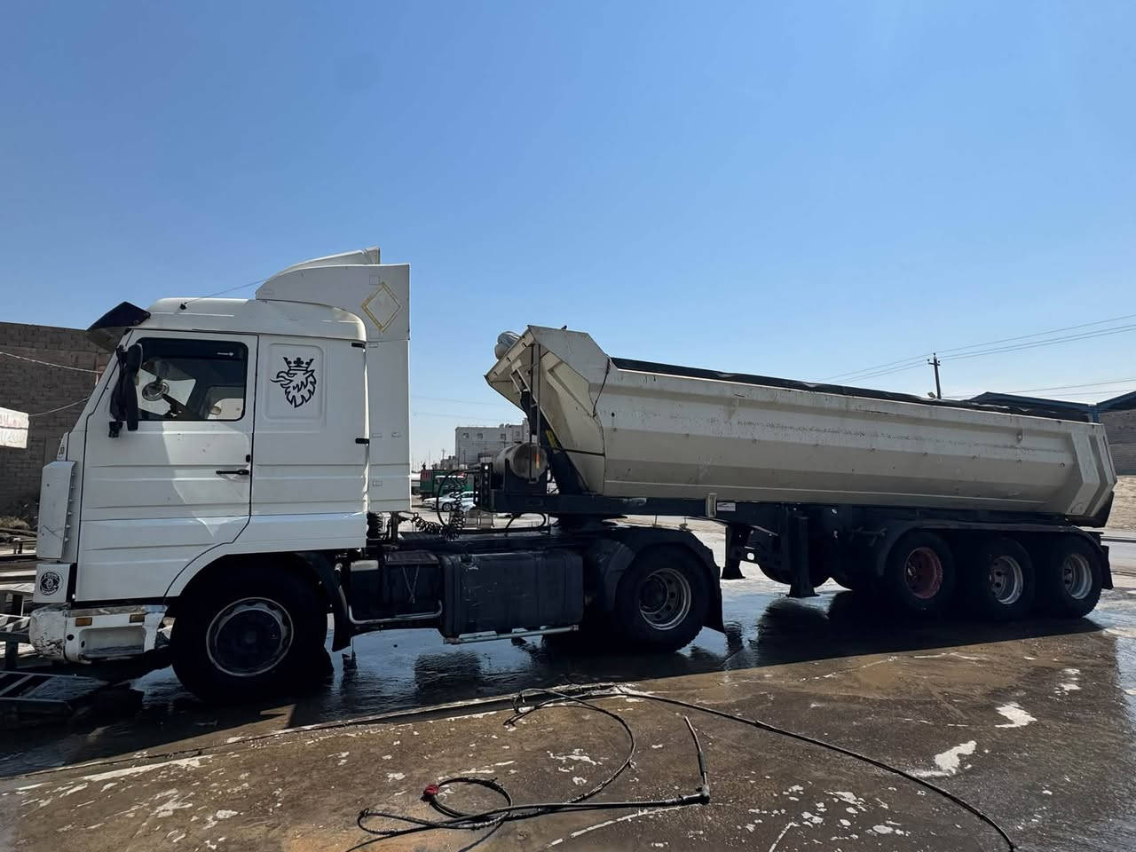 سلام عليكم إسكانيا 143 //450 كير 900 محرك 8 فحمي جديد و كير و اكسن و شاصي  بم عادي  08  سيارة جديدة بمعنى الكلمة و بيها شبر صبغ باب سكن مع حصة كاز كامله 

***********
***********
