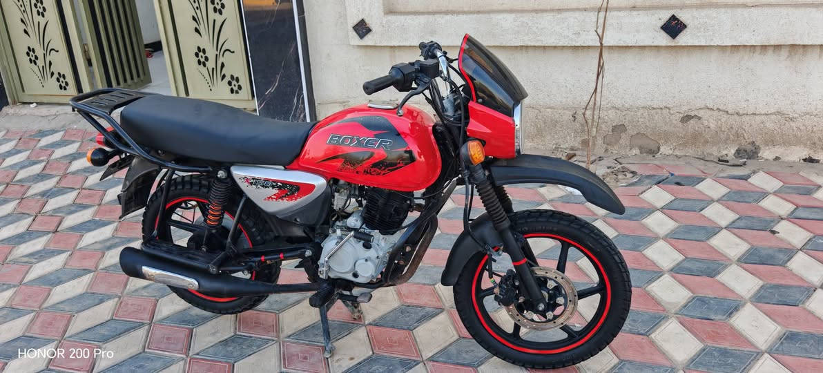 بوكسر موديل موديل 2022 أوراق بسمي كفاله السعر 1450 مكان المجر ***********

نص مكتوب في الصور:
- HONOR 200 Pro