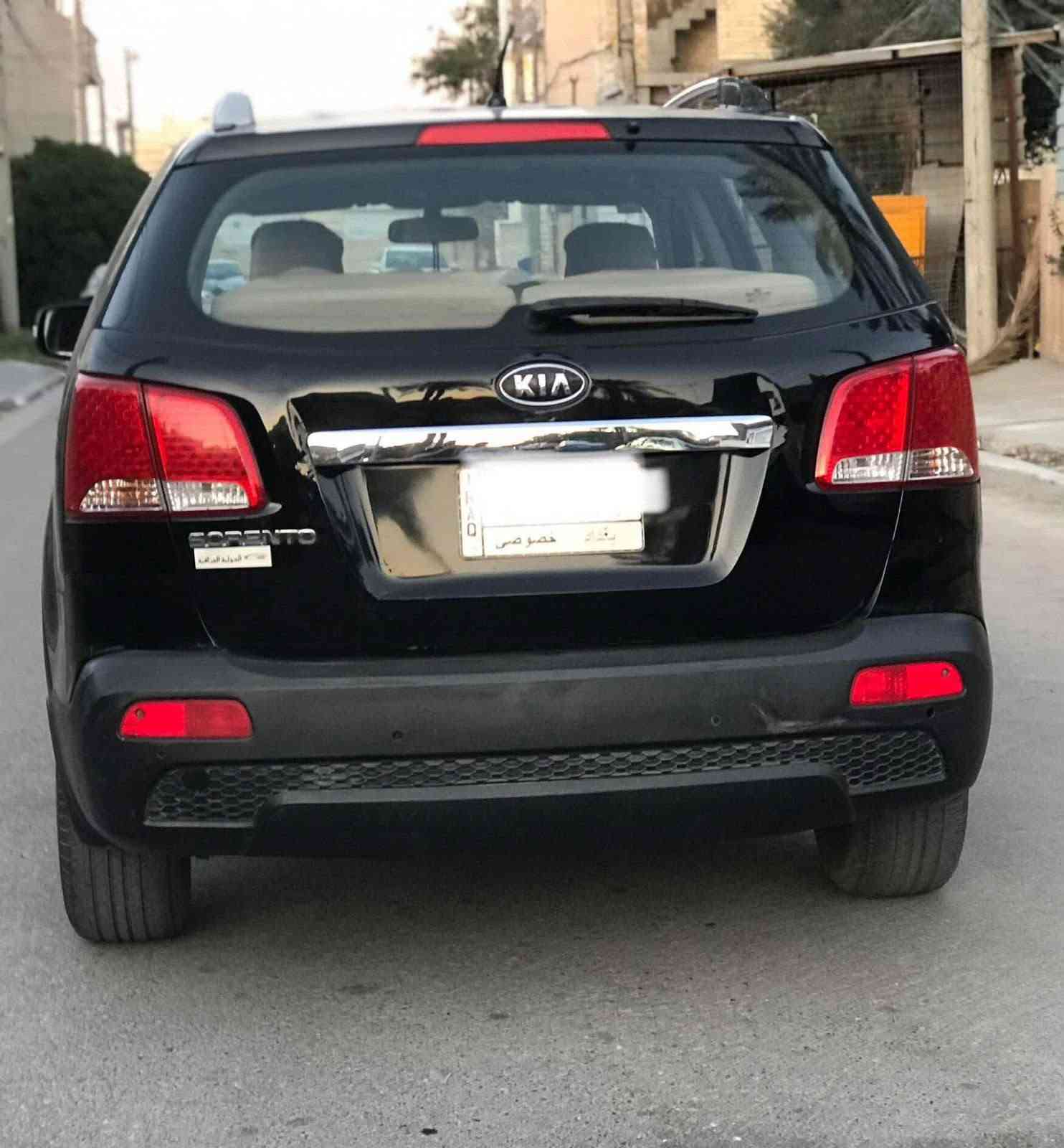 السلام عليكم للبيع سورنتو مديل 2013 خليجي مكينه اربعه 2400 دوش مواصفات عاديه مري شفط 7 راكب ثلاث طلع تبريد  سياره نظيفه وبأسمي السعر 145 وبيه مجال  *********** مكان بغداد حي الجهاد
