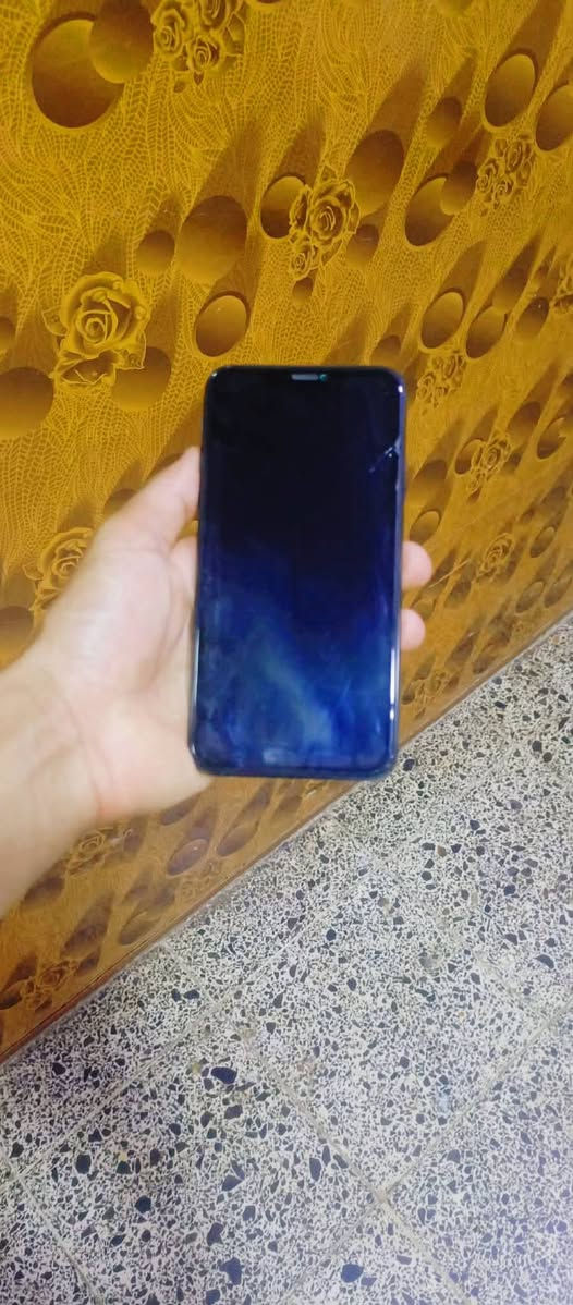 سلام عليكم  ايفون 11 برو ماكس نظافه فول كل بلادي بس الظهر مبدل الشراي يتصل او واتساب ***********  سعر 330
