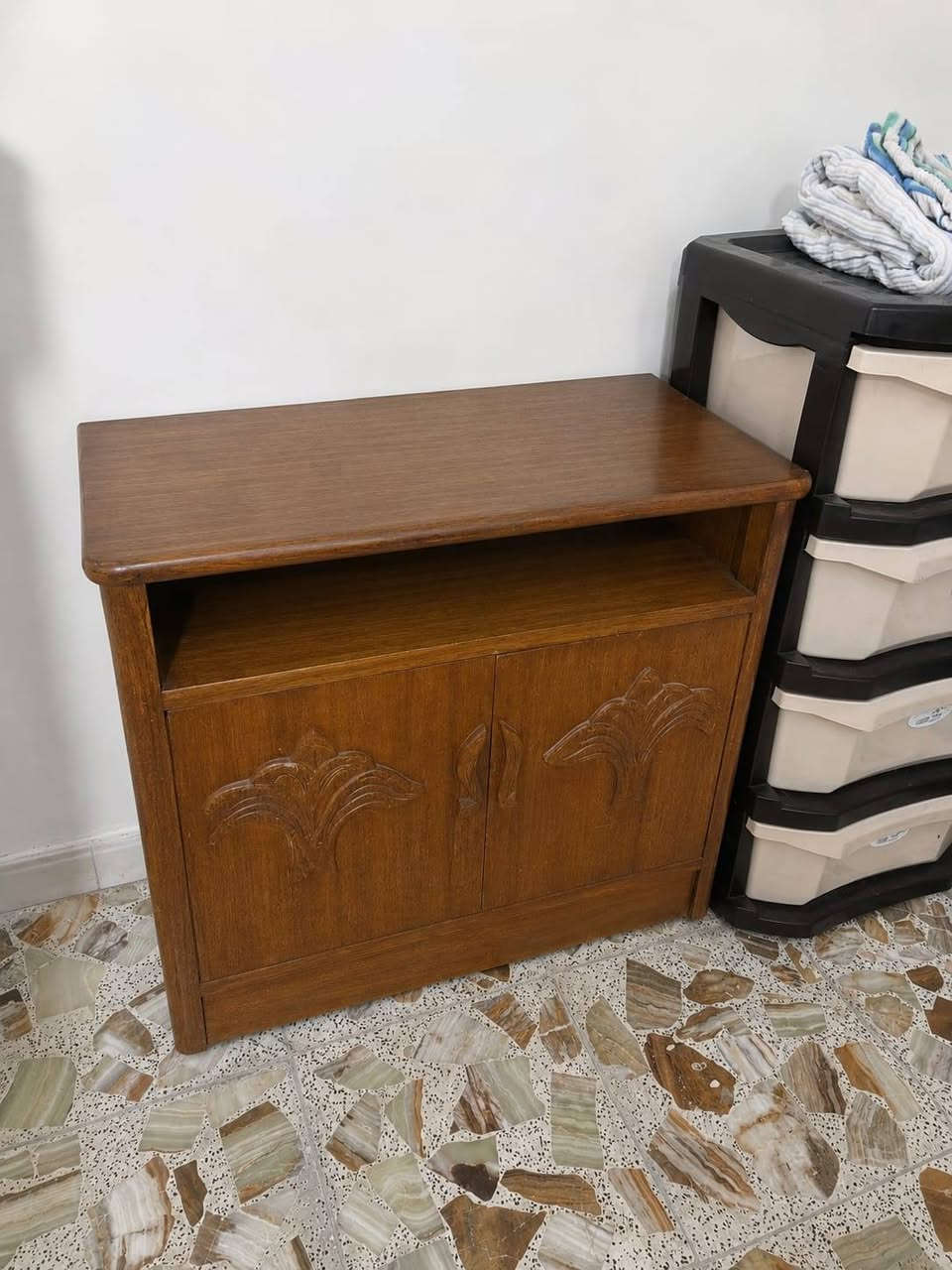 سلام عليكم غرفت اخشاب عراقي صاج داخل وخارج بدون جربايه بغداد الأمين ثانية *********** /// سعر300

نص مكتوب في الصور:
- ٥ أيار
- ٥:٥٧ م
- المهملات
- الإضافة إلى
- تعديل
- مشاركة