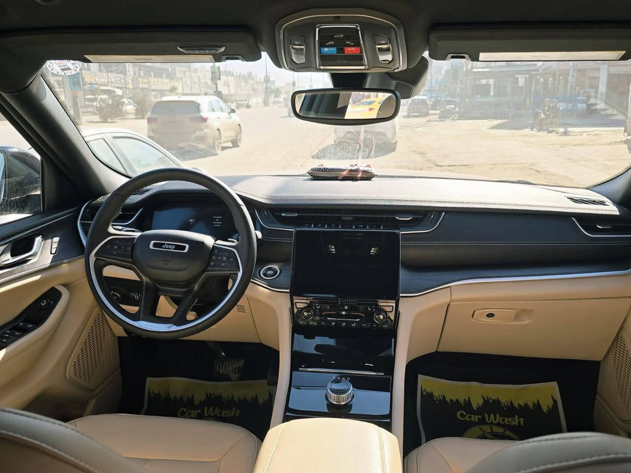 جيب لمتد 2023 LIMITED (L ) 
  فول مواصفات عدا الفتحة  ماشية 26 الف كيلو 7 راكب مقاعد منفصلة vip
محرك 3600 
مقاعد تدفئة و تبريد 
ستيرن تدفئة 
صندوق كهرباء
رادارات محيطية 
وباقي مواصفات اللمتد المعروفة 
( السيارة وارد امريكي بيه قبق جنطه تبدل نفس اللون )
رقم اربيل بااسمي 
مكان سياره بابل 
السعر 305
رقمي ***********

نص مكتوب في الصور:
- 11 of 13
