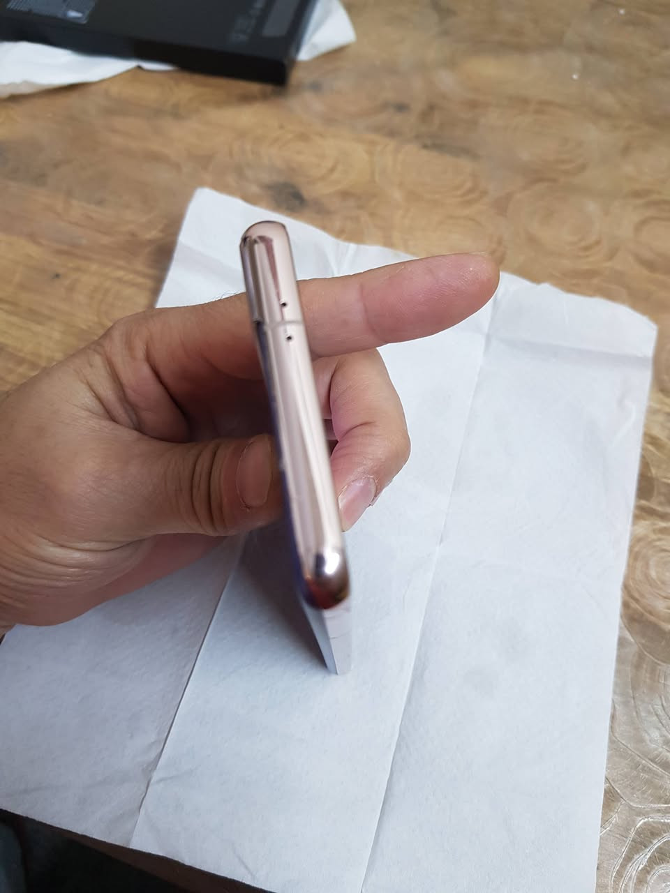 لبيع سامسونك s21 عادي تفاصيل بصور سعر 330 مكان بغداد ***********

نص مكتوب في الصور:
- 4:30
- About phone
- Galaxy S21 5G
- Rename
- Product name
- Model name
- SM-G991U1
- Serial number
- R5CRB23F92Z
- Available SIM
- IMEI 1
- 352651792660080
- IMEI 2
- 354567172660086
- Status information