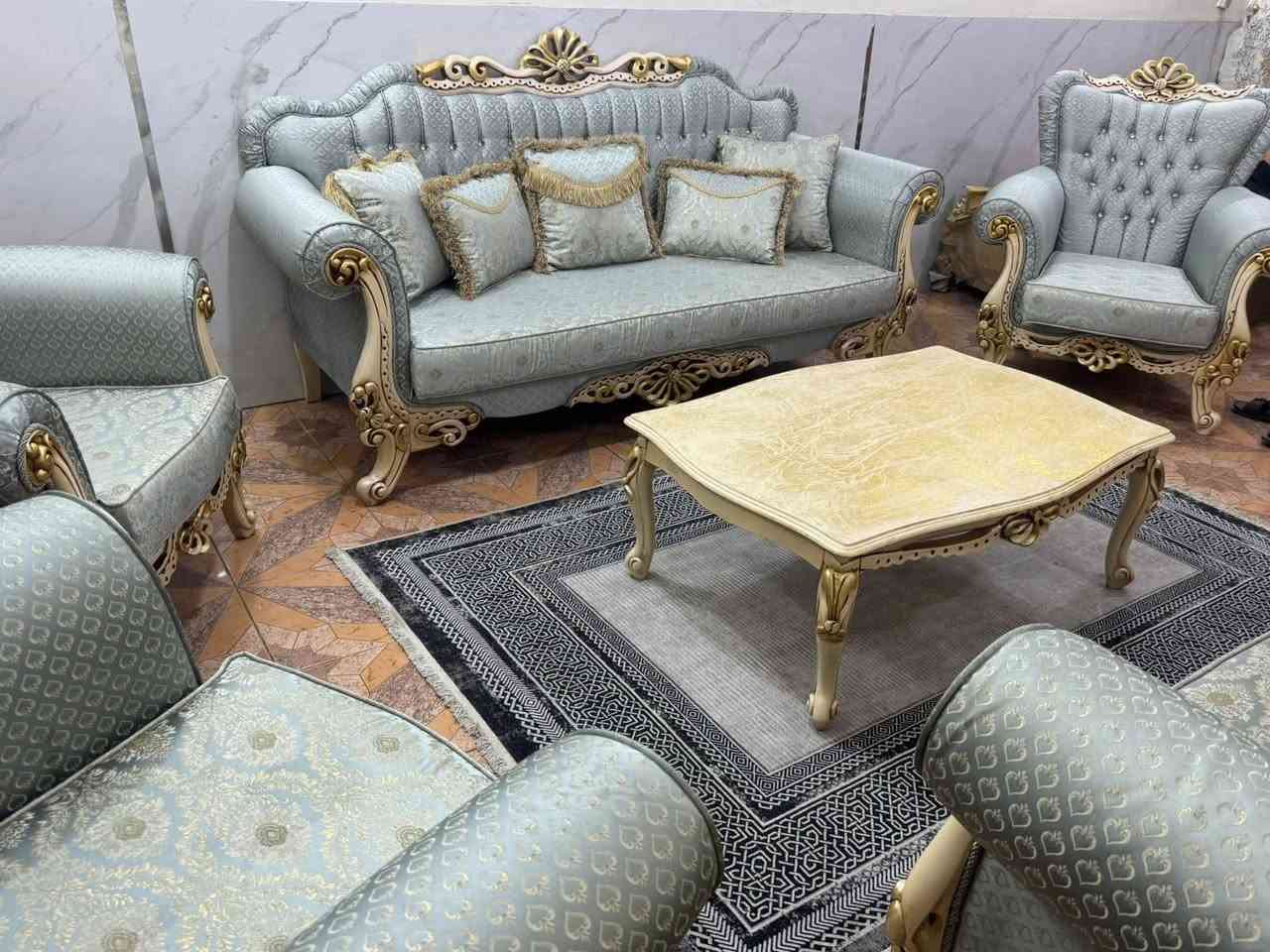 تخم زان تركي ماركة ١٠ مقعد مع ميز وسطي اخو الجديد ولا غلطه ***********
