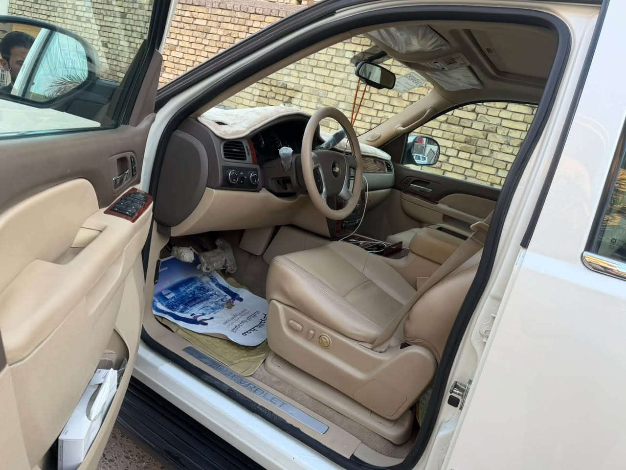 السلام عليكم تاهو ltz اعلى فئه بالتاهو كلش السياره فول الفول كفاله عامة حته الدعاميات السياره بالحقيقه احلى من الصور بهواي جاهزه على اخر حبه من تايرات وغيرها ماناقصها برغي كلش لو صدفي وداخل بيجي السياره كلش حلوه 
مكان السياره البصرة حي الاساتذه 
الهاتف : *********** 
السعر ٢٩٠ ورقه وبيه مجال بسيط
