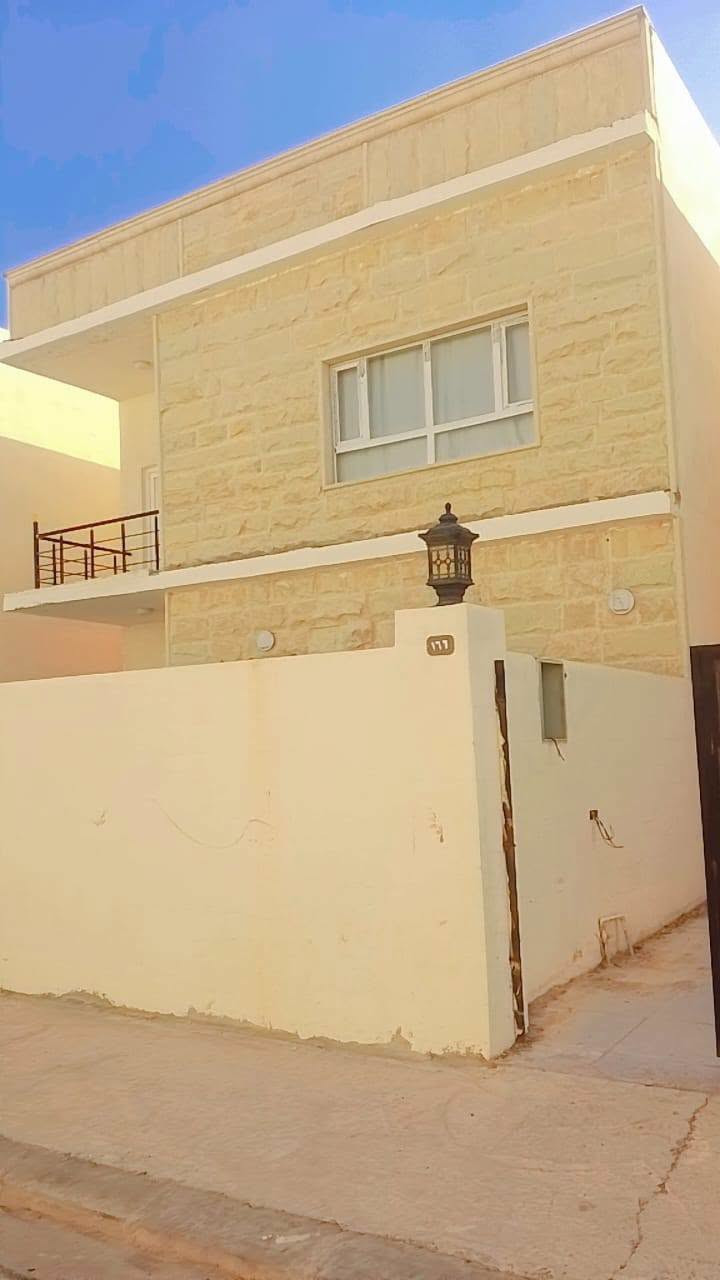 القرية الانگليزية • ٢٢٠م • أقساط