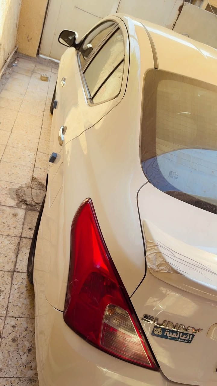 سلام عليكم نيسان سني هندي موديل ٢٠٢٤ سيارة جديدة حيل فول مواصفات أربع جام كهرباء وقطعتين تبريد مكفول عدا بس بارد بسيط السعر ١٢٠$ وبيها مجال حك الجيه مكاني بغداد البياع الاتصال ***********

نص مكتوب في الصور:
- @7.zne