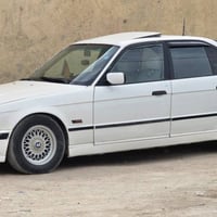 بي ام 525i • موديل ٩٠ • رقم الديوانية