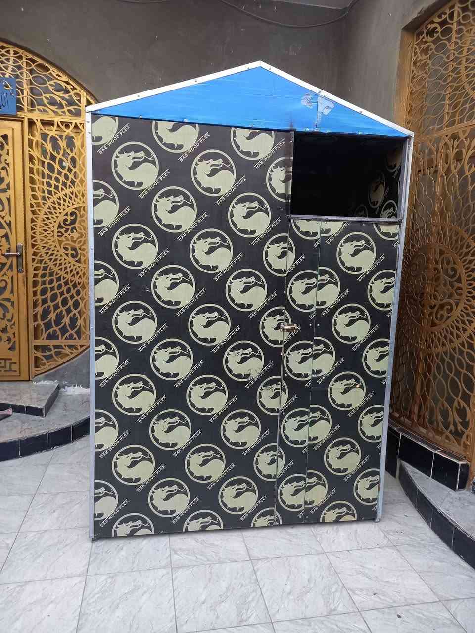 معروض للبيع
يصلح يكون مكتبة او كشك او مكتب العمل والعمال او مكتب استعلامات او مكتب كتاب العرايض او محل سندويج وجاي وقهوه 
وحتى يصلح ان يكون مخزن صغير للحاجات 
القياس 165×225 
العنوان البصرة الحيانية شارع موسى الكاظم 
موبايل --- ***********
