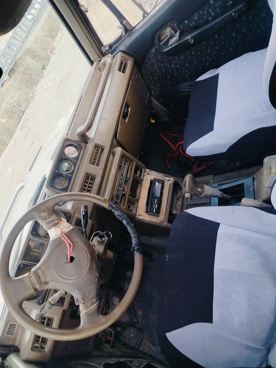 السلام عليكم من رخصه الأدمن باجيرو موديل 90 رقم بغداد تحويل مباشر مكينه وكير ونجي 4 سلندر لاتنقيص ولا تبخير اوتوماتيك بلاد مكان السيارة بابل 
السعر بلاش 20 وبيه مجال 
موبايل ***********
***********
