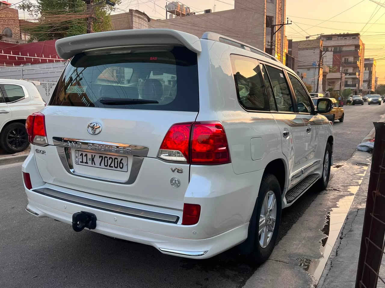 سلام عليكم لاندكروز 2014 خليجي v8بريم ماشيه 96 الف كامله بدون نقص تخم تاير باتري جديد كير مكينه تبريد ثلج رقم بغداد بسمي مكينه 4600 المرغوب اقتصادي ايكو موصفات فول السياره فتحه بصمه كشنات جلد 8 سلندر كشن كهرباء السياره مكفوله من الضربه والصبغ عدا الدعاميه الاماميه للجماليه فقط السعر 345$ وبيه مجال بسيط مكان السياره المنصور 
‬ ‬ ‭***********‬
