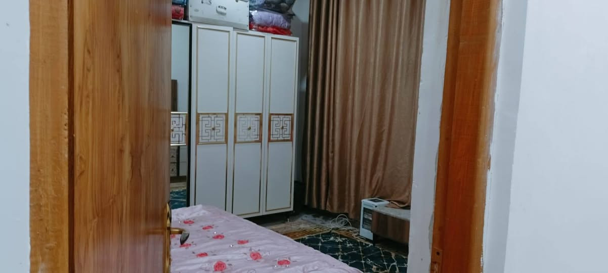 متر واجهه سته والنزال 25 عدد الغرف اثنين استقبال مطبخ وصاله البيت بناء 25 السنه 
منطقه كامله خدمات تمليط ومجاري كهرباء 
منطقه الثلاثينات جامع الشهيد رائد قرب مدرسه 
السعر 90 بمجال 
***********
