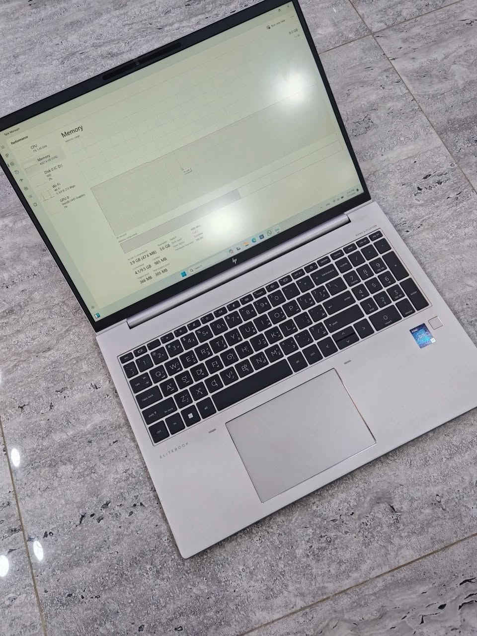لابتوب HP EliteBook 860 G10
​لابتوب فئة عليا مستعمل بحالة الوكالة (هيكل معدني نحيف جداً)، موجه للمحترفين والمبرمجين ورجال الأعمال والدراسات وغيرها.
.
السعر ثابت 680 الف مع التوصيل المجاني والحقيبة والشاحن الأصلي
. 
​المواصفات الفنية:
​المعالج: Intel Core i7-1365U (الجيل 13) – أداء عالي وموفر للبطارية.
​الشاشة: 16 بوصة (1920×1200) – مريحة للعين ومثالية لتعدد المهام.
​الذاكرة العشوائية (RAM): 8GB DDR5 
​سعة التخزين: 256GB NVMe SSD – سرعة فائقة في نقل البيانات والإقلاع. (قابل للترقية)
​نظام التشغيل: Windows 11 Pro (نسخة أصلية ومفعلة).
. 
​العنوان: مكتب الريادة لأجهزة الحاسوب (بغداد - شارع الصناعة).
​للحجز والاستفسار: مراسلة الصفحة، أو عبر واتساب *********** .
