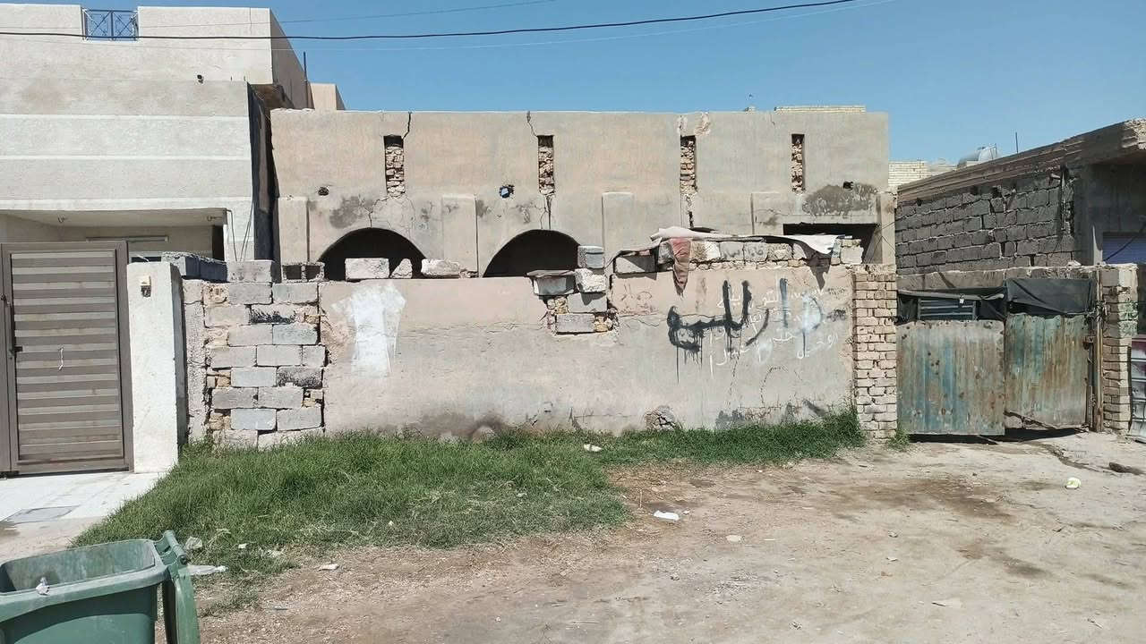 بيت 200 مترينحسب قطعه ارض  الولى  شارع 30 مقابيل جامع البنمر ***********
