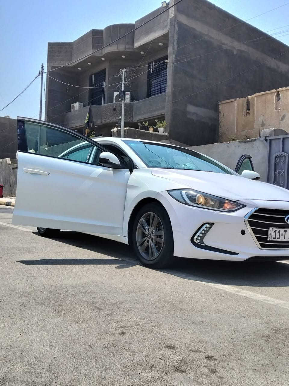 سلام عليكم السياره للبيع موديل 18 سنويه جديده بيها 3قطع سياره خير من الله السعر ع 110 وبيها مجال المكان واسط عزيزيه 
رقم الهاتف ***********
