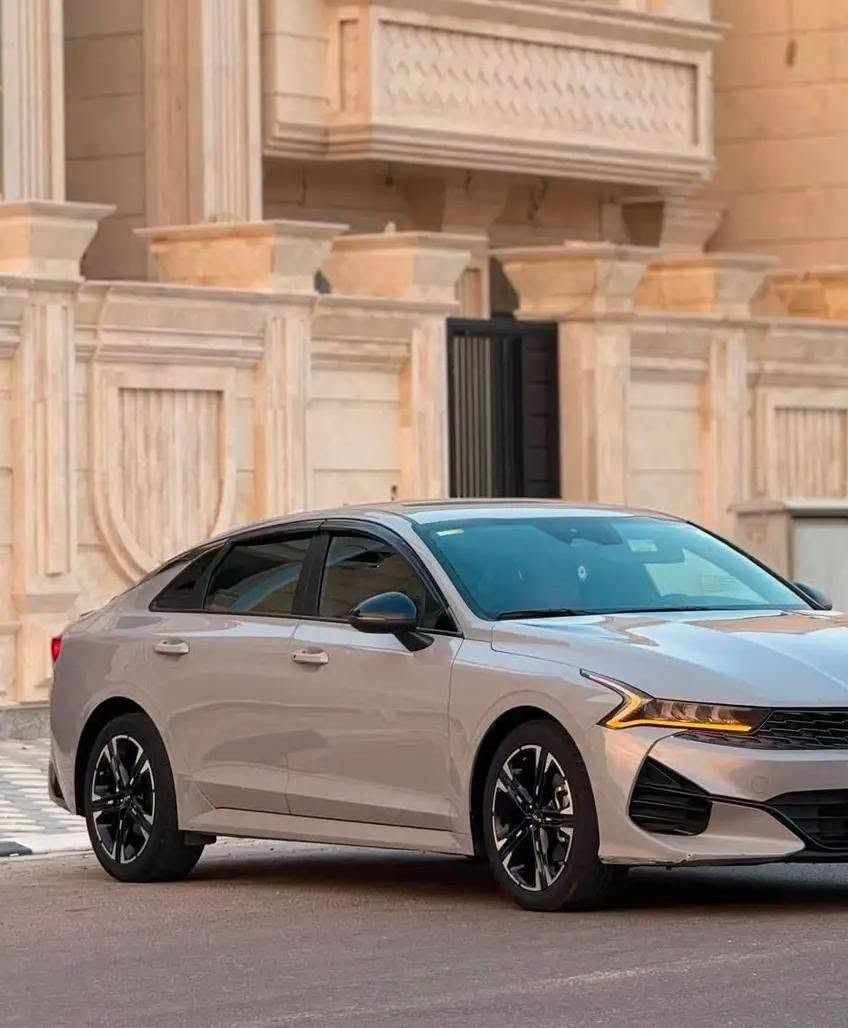 🚗 للبيع | KIA K5 GT-Line موديل 2023

سيارة نظيفة جداً وبحالة ممتازة، رقم معوقين واسط، وكالة عامة ومطلقة.

🔹 المواصفات:

- محرك 1600 تيربو
- GT-Line فول رادارات
- اللون: سمنتي مع سقف أسود بانوراما
- ممشى: 35 ألف كم
- بانوراما
- بصمة وتشغيل عن بُعد
- شحن هاتف لاسلكي
- Auto Hold
- هاند بريك إلكتروني
- قيادة ذاتية على الخطوط السريعة
- مثبت سرعة
- نظام ملاحة (خرائط)
- شاشة كبيرة + شاشة معلومات أعطال
- كاميرا 360°
- رادارات أمامية وجانبية
- مراقبة النقطة العمياء
- رادار الخطوط البيضاء
- أوتو بريك
- حساسات إطارات
- ABS + مانع انزلاق
- إشارات بالمرايا
- كشافات أمامية
- مصابيح LED + زينون
- مصابيح خلفية وضباب LED
- ويلات كروم لونين
- مقاعد جلد أحمر
- مقعد السائق كهربائي
- ستيرن D مع تحكم كامل
- أوضاع القيادة: Eco / Normal / Sport / Smart
- Android Auto لاسلكي
- Bluetooth + USB + AUX
- كير أوتوماتيك مع تعشيق يدوي

📌 ملاحظة بكل أمانة:
حادثة خفيفة جداً بالبك لايت جهة اليمين، وقطعة واحدة (قبق الجنطة) فقط، إصلاح سطحي ولم يصل الضرر إلى أي جزء رئيسي من السيارة.

💰 السعر: 170 $  قابل للتفاوض 

للاستفسار والمعاينة مركز محافظة الكوت  التواصل على الخاص ***********
