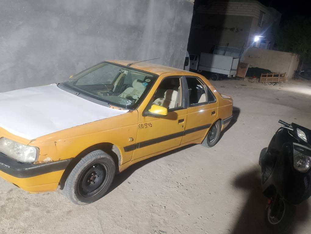 السلام عليكم بيجو 405 مديل 16 سيارة محرك وكير وكهربائات وتبريد كله شغال حدادة صفر راعي موجود يريد تحويل سيارة حلوة تحتاج شوي ترتيب مابيه ضربه ولا صبغ السعر 20 وبيهة مجال حك الجية واراوس بفتون او جنبي اي مديل رقم احمر موصليه بدون راعي ماكو مشكله  العنوان البصرة ابو الخصيب الاستفسار *********** البصرة, العراق

