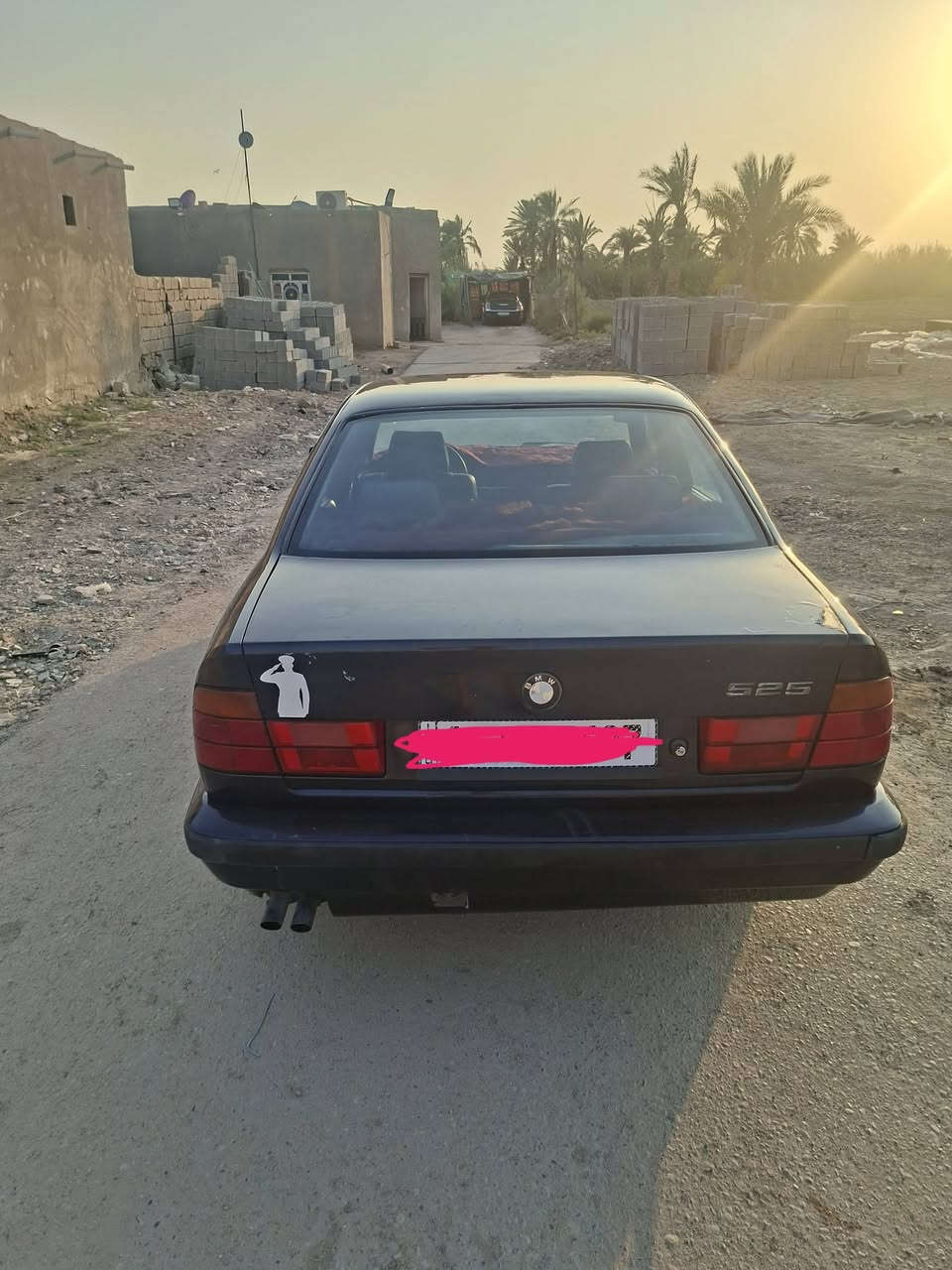 السلام عليكم سيارة للبيع بي أم مديل 2000محرك فانوس مسكر سيارة جاهزة حداده تبريد تخم تاير سيارة صبغ جمالي فقط للأستفسار على هاذه رقم ***********
