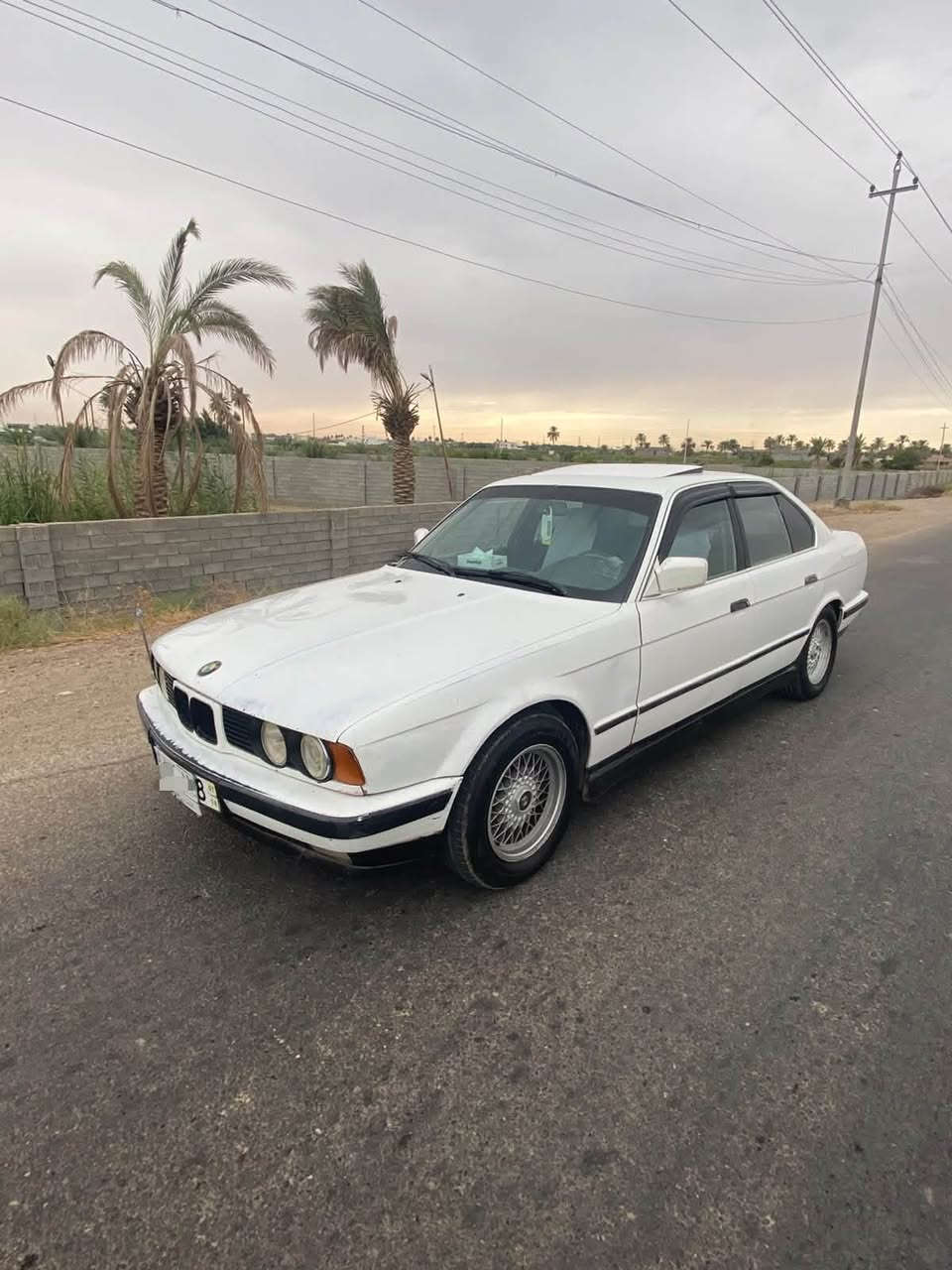 للبيع
بي ام 525 
محرك مسكر جديد 
كير جديد 
صدر جديد
تخم ويل خليه جديد 
تخم تاير 
شاشه وسستم صوت 
سنتر لك شغال 
كهربائيات كلها شغاله 
فتحه سقف 
السعر 32 قفل قفل 
مكاني جزيره الرمادي 
*********** واتساب
