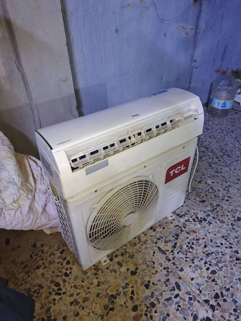 سبلت 1 طن TCL اخو الجديد
للبيع بسعر 260 وبي مجال بسيط استخدام موسم 
مداخل تصليح وكلش نظيف مكاني زعفرانية 
***********
