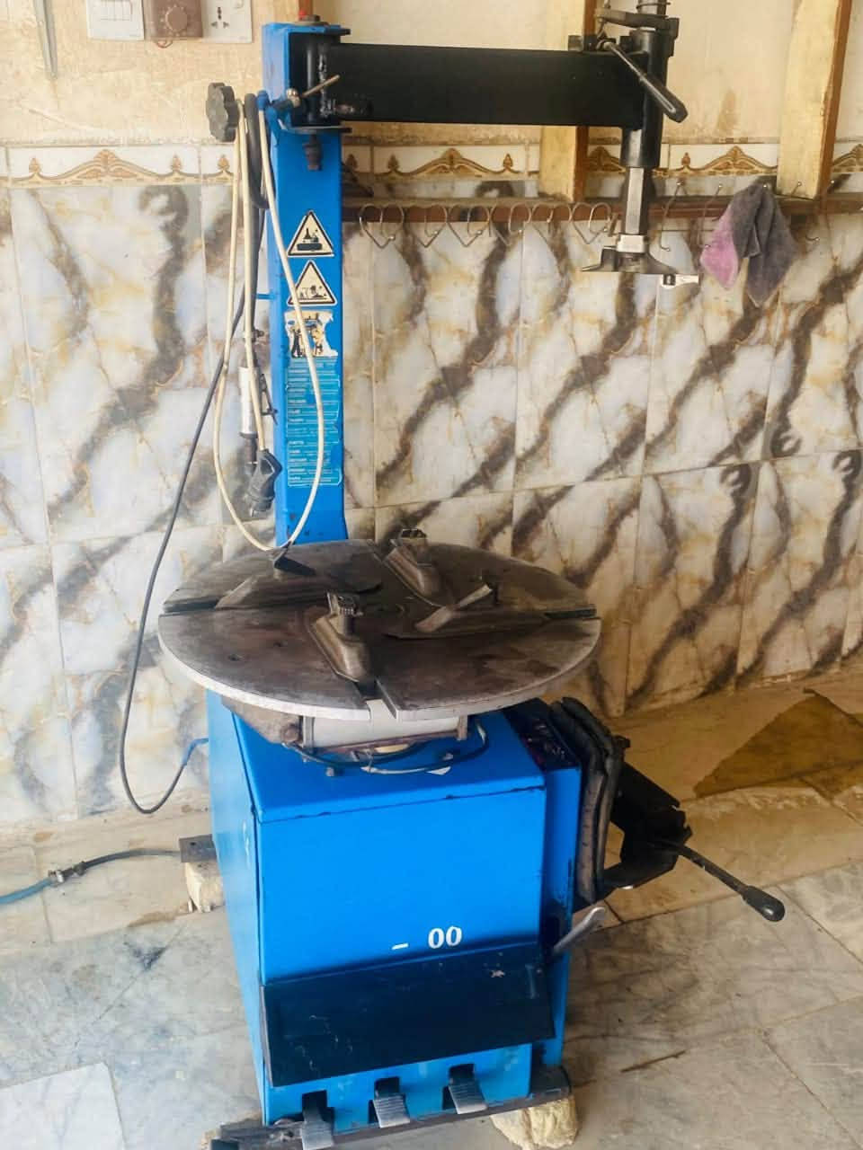 غراض محل مال غسل 
كمبريسر / ماطور ماي/ وخالعة / رفوف / عدد سباين 
التواصل على هذه الرقم *********** العنوان الشطرة
