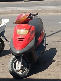 دراجة فراشة لونهة احمر نقصهة كابريتر وباتري ابيعلك كوم حديد 100الف. مك...