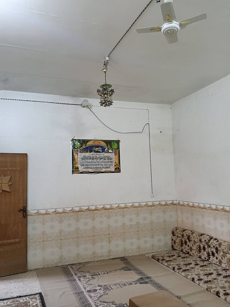 السلام عليكم يوجد بيت للبيع زراعي المكان قرب شركة الغاز بين الفرهه والحسائيه مساحة البيت 200 متر بلوك عكاده يتكون من غرفتين وصاله ومطبخ وصحيات داخليه وخارجيه وديوانيه وترك داير البيت وكراج سياره السعر 75 وبيه مجال الاستفسار *********** امجد للعقار مستعدون لكافة العروض

