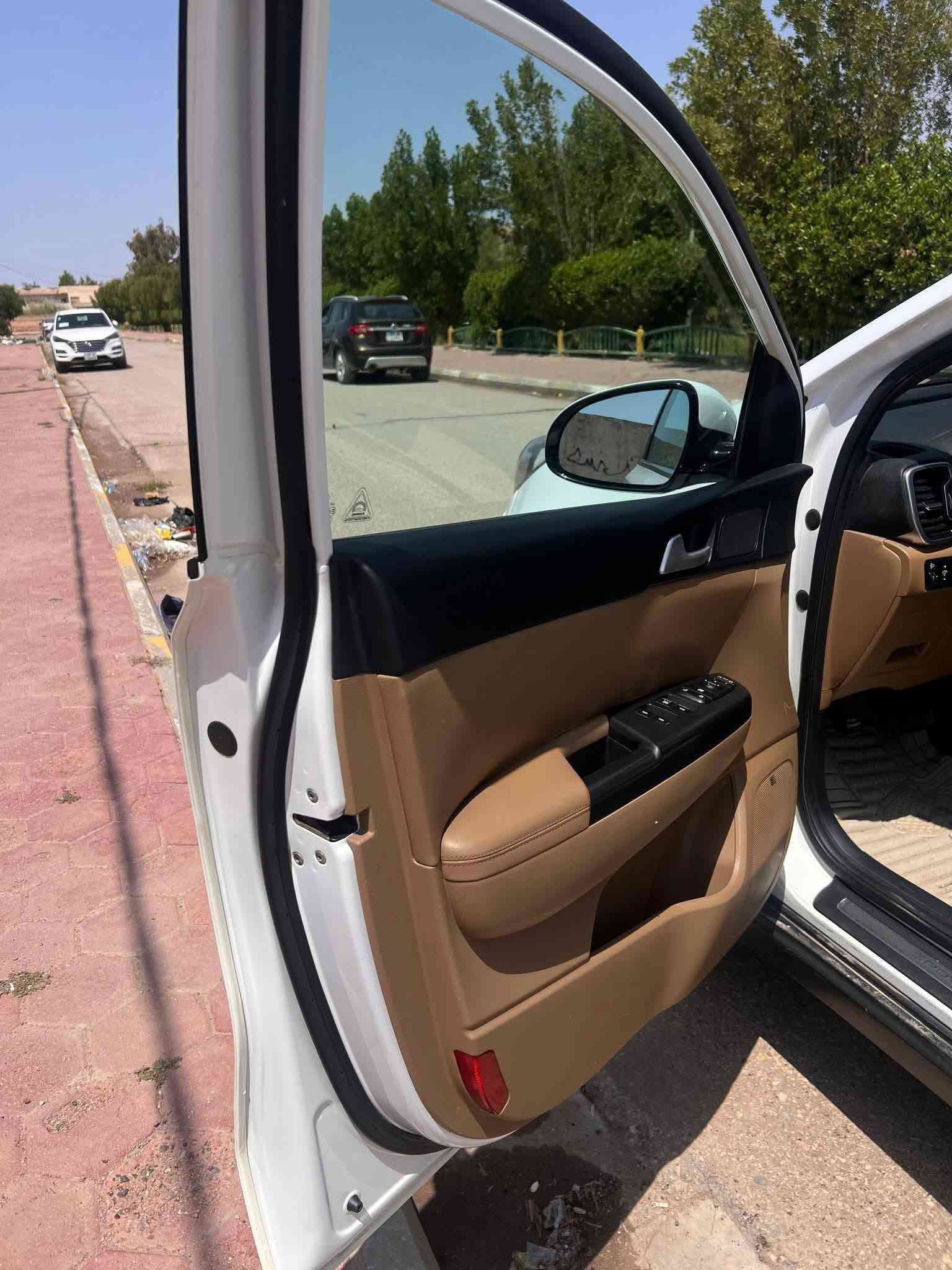 سبورتج خليجي 2018 مكفولة كفاله عامه
السنوية باسمي فول عدا بانوراما 
مري شفط اشاير بالمري 
حساس خلفي
كامره
ويل 19
كشنات جلد وكهرباء
جنطه كهرباء
ماشيه ١٤٠ ميل
سنوية 2028
محرك مكفول وما مفتوح 
كير مكفول 
السياره جاهزه من كهربائيات و ميكانيك

السياره مابيهه اي صبغ او تبديل
مكينة كير مكفولات بشرط
سياره حيل حلوة ونظيفة 
ماتحتاج مصرف جاهزة من كلشي
السعر.   ١٧٢. وبيهه مجال
مكان السياره كوت

رقم صاحب سياره
***********  الشراي فقط يتصل
