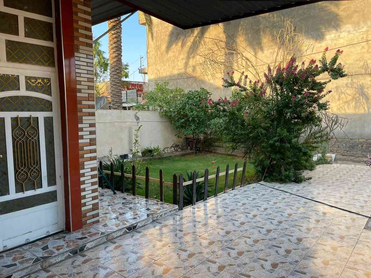 السلام عليكم 
‎دار للبيع المساحه ٢٢٠متر 
‎طابو زراعي سند٢٥ 
‎يتكون من غرفة نوم واحدة 

وكليدور واستقبال ومطبخ وصحيات ومناور وطارمة وحديقة كبيره 

‎المكان حله داخل الطهمازية عمود 102 بشارع عيادة الدكتورة خلود قريب الشارع العام  
‎للإستفسار الاتصال ع الأرقام او الخاص او الواتساب 
***********

السعر 63
