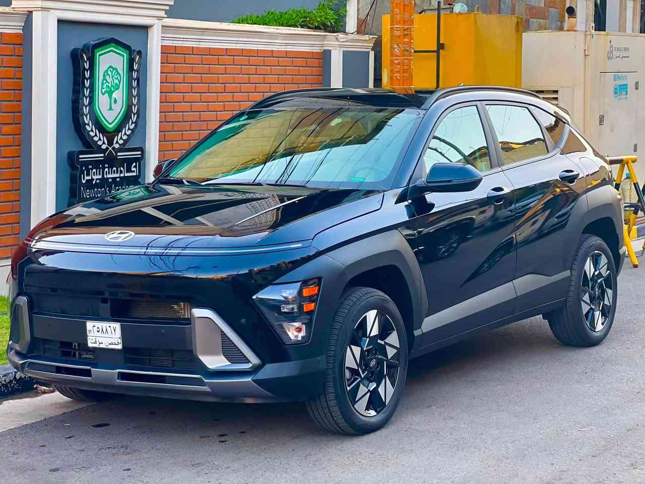 سلام عليكم
هيونداي كونا دخول جديد
2025 اسود
 كلين كلين ‼️
حادث دعامية امامي فقط مبدل نفس اللون ايرباك دركة فقط سستم مرجعه 
ماشية 2000 ميل فقط مشي امريكا 
السعر 170 مرقم كامل وبيها مجال كلش بسيط 
السياره زيرو جديده تحويل ثاني يوم  
***********
